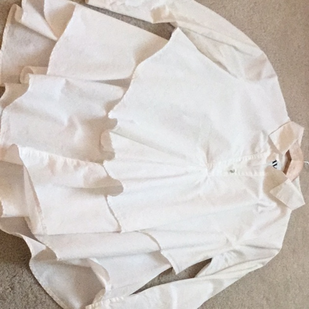 AVN tiered white tunic blouse in size 40. Made in Italy.